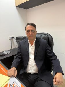 שלום עמירה, יועץ משכנתאות. 